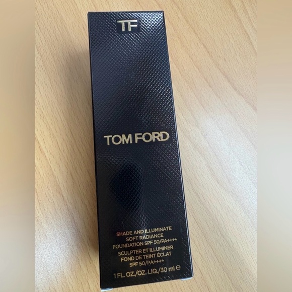 Tom Ford Shade and Illuminate Soft Radiance Foundation - 1.4 Bone